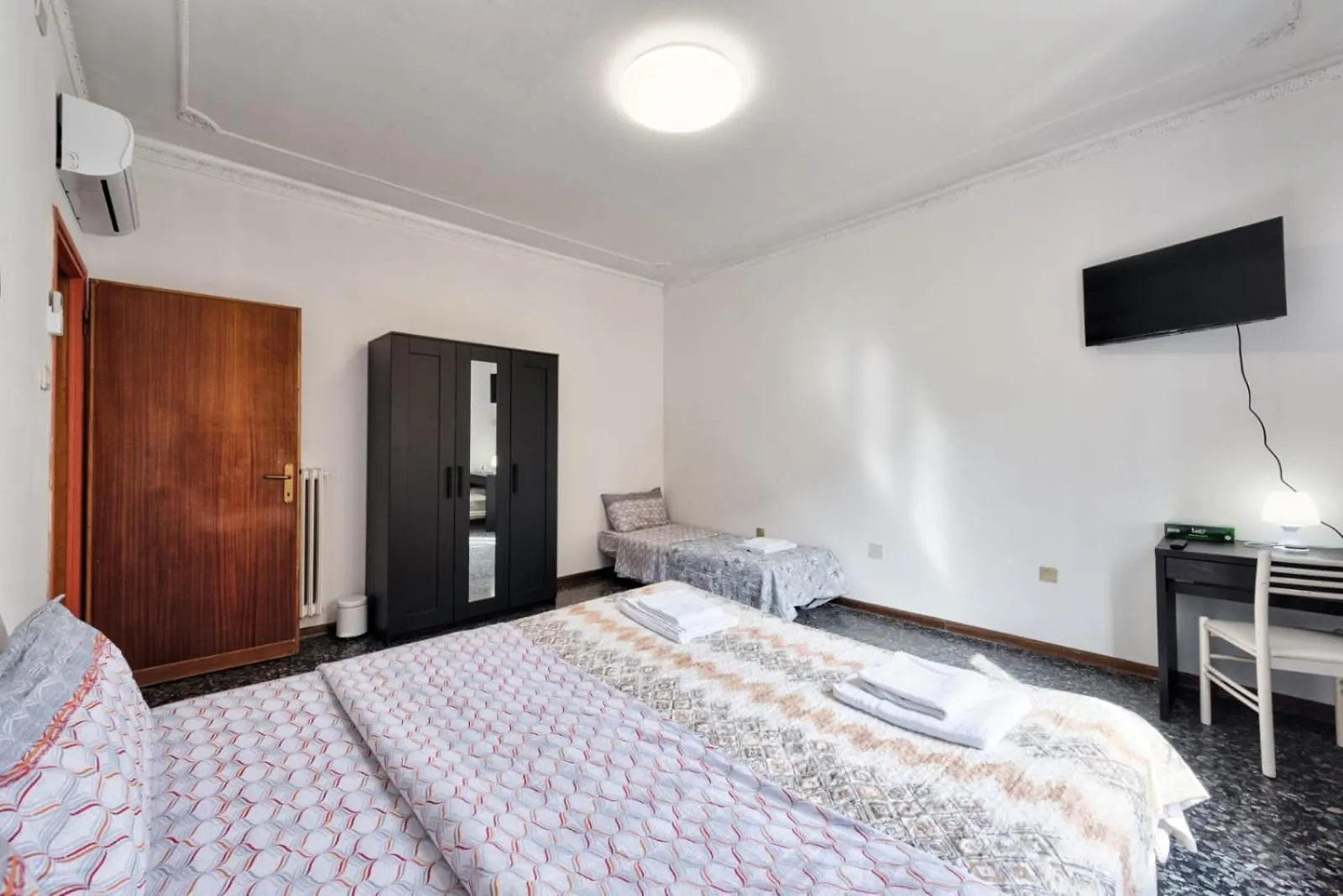Cozy Best Room In City With Free Parking Venezia 0*,  Italia